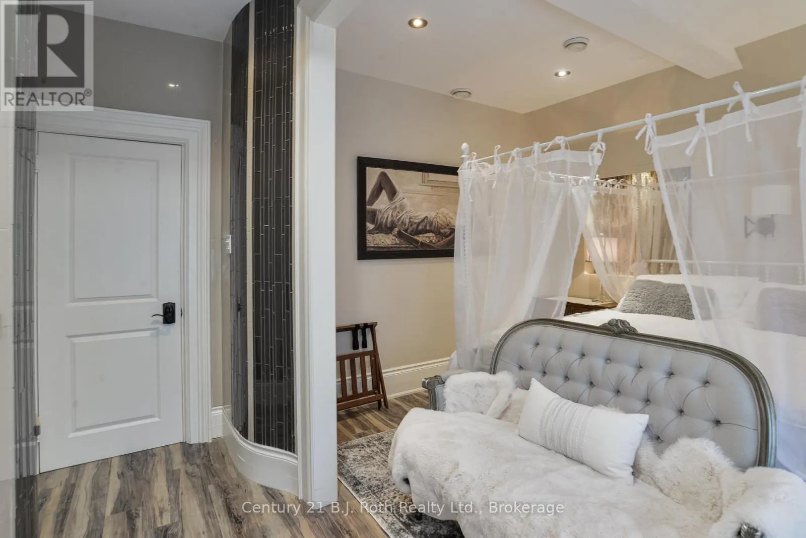 241 MISSISSAGA STREET W