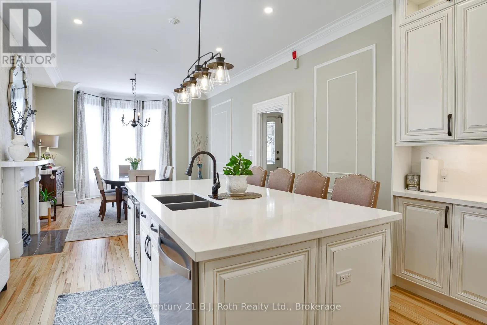 241 MISSISSAGA STREET W