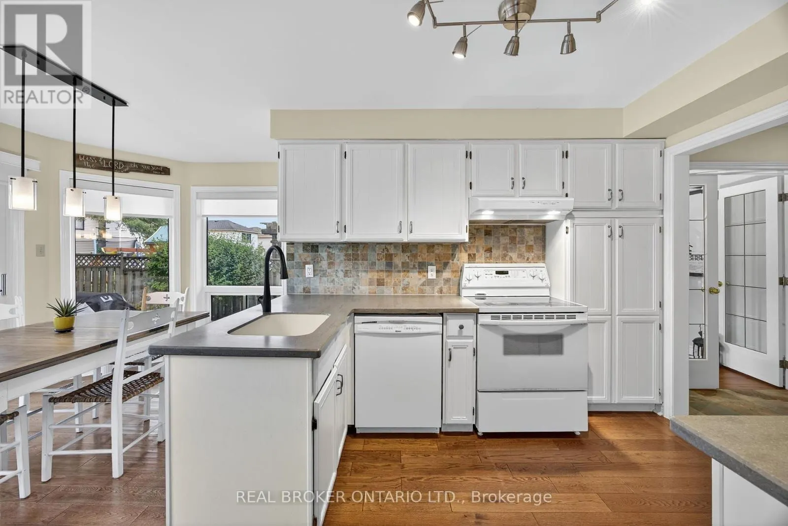 13 BALLISTON ROAD