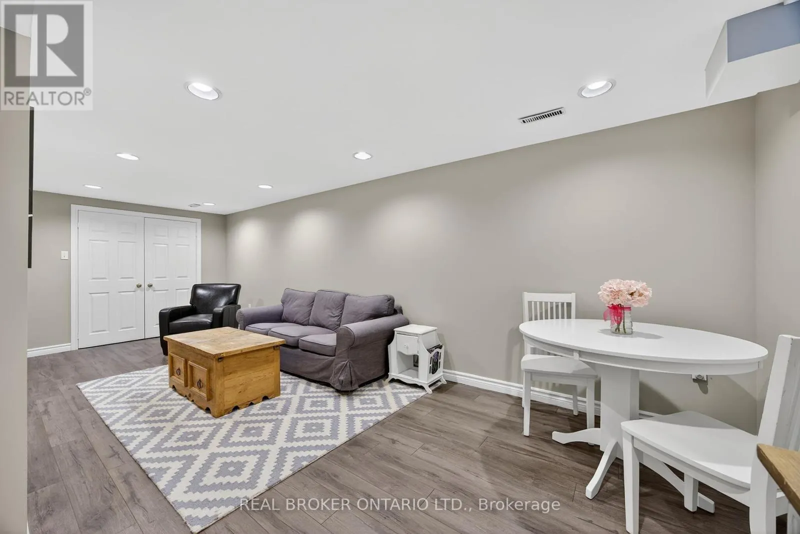 13 BALLISTON ROAD