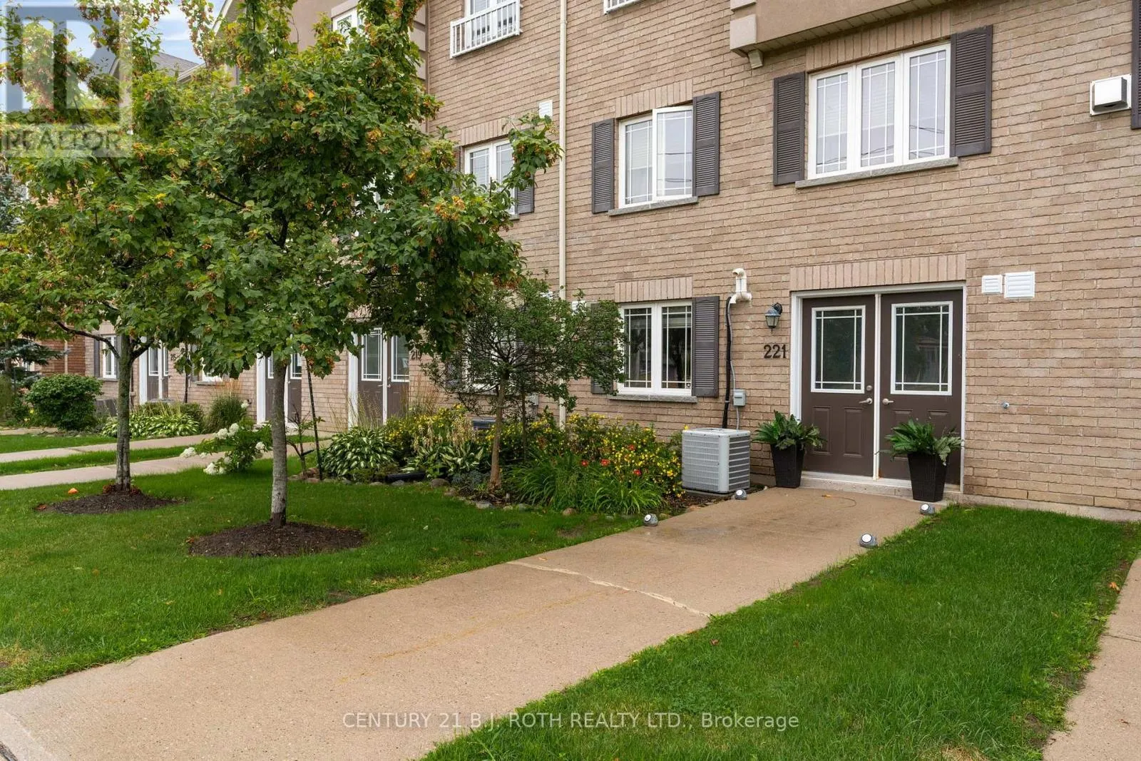 221 HARVIE ROAD