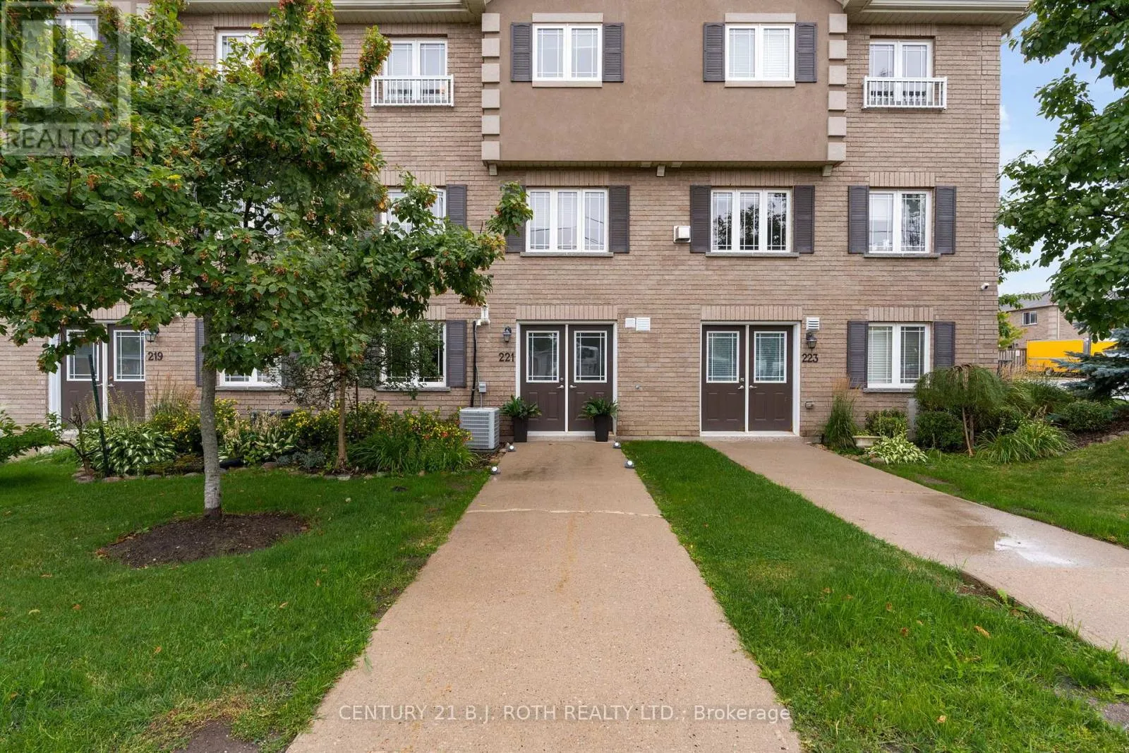 221 HARVIE ROAD