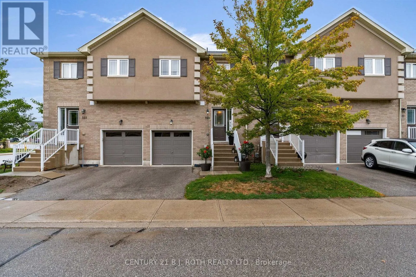 221 HARVIE ROAD