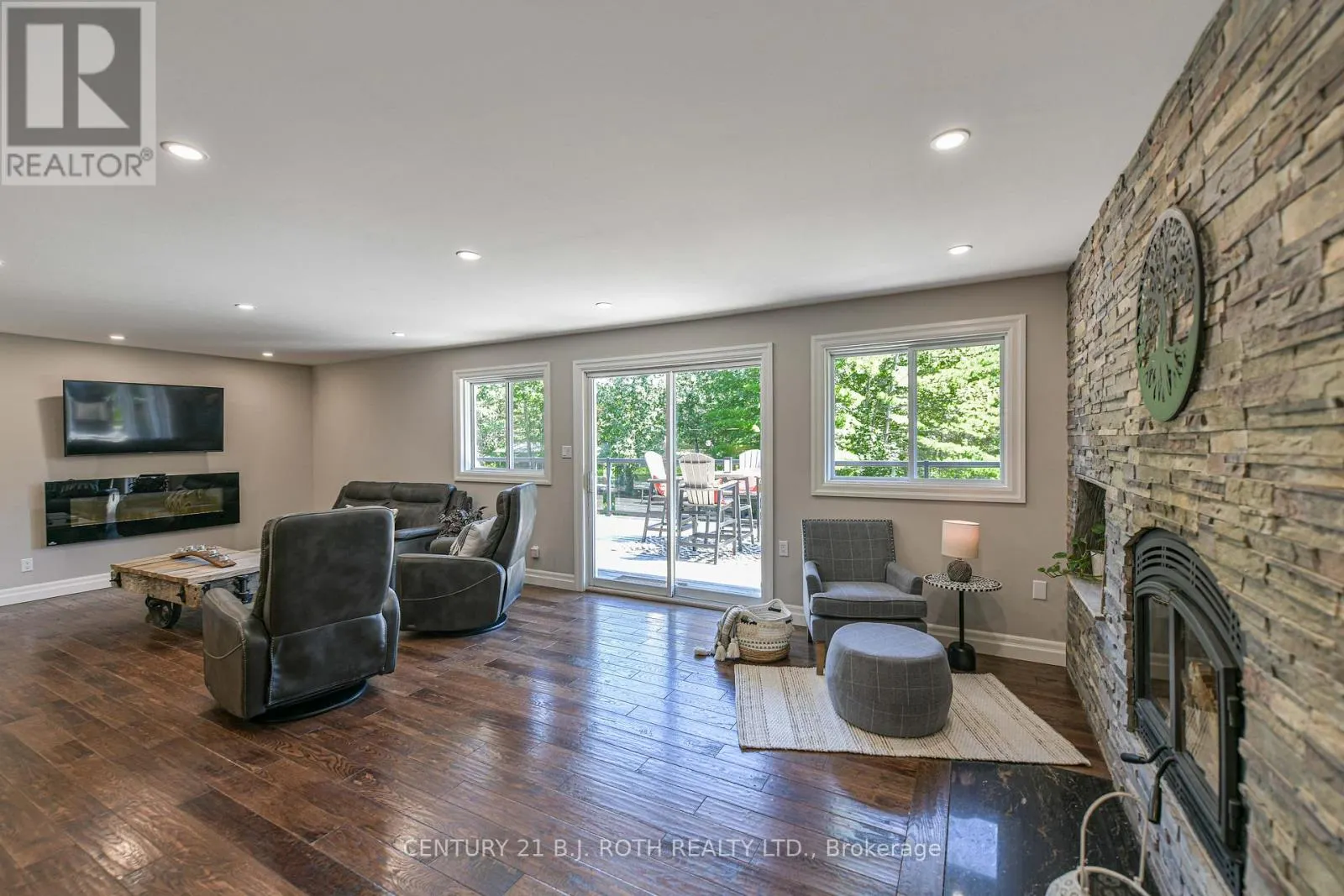 3193 MUSKOKA STREET