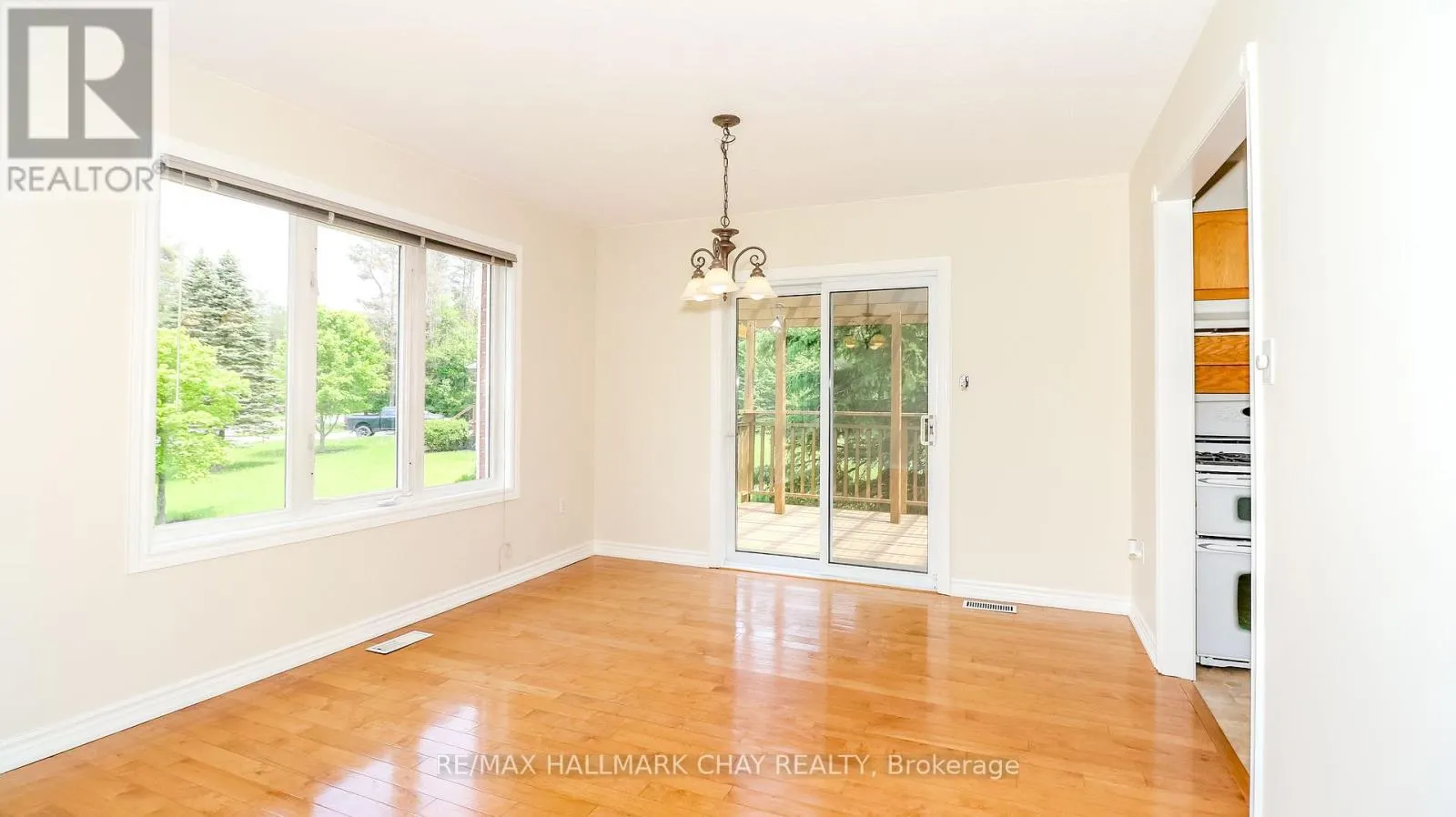 19 CRYSTALWOOD LANE