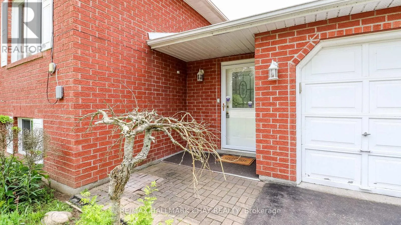 19 CRYSTALWOOD LANE