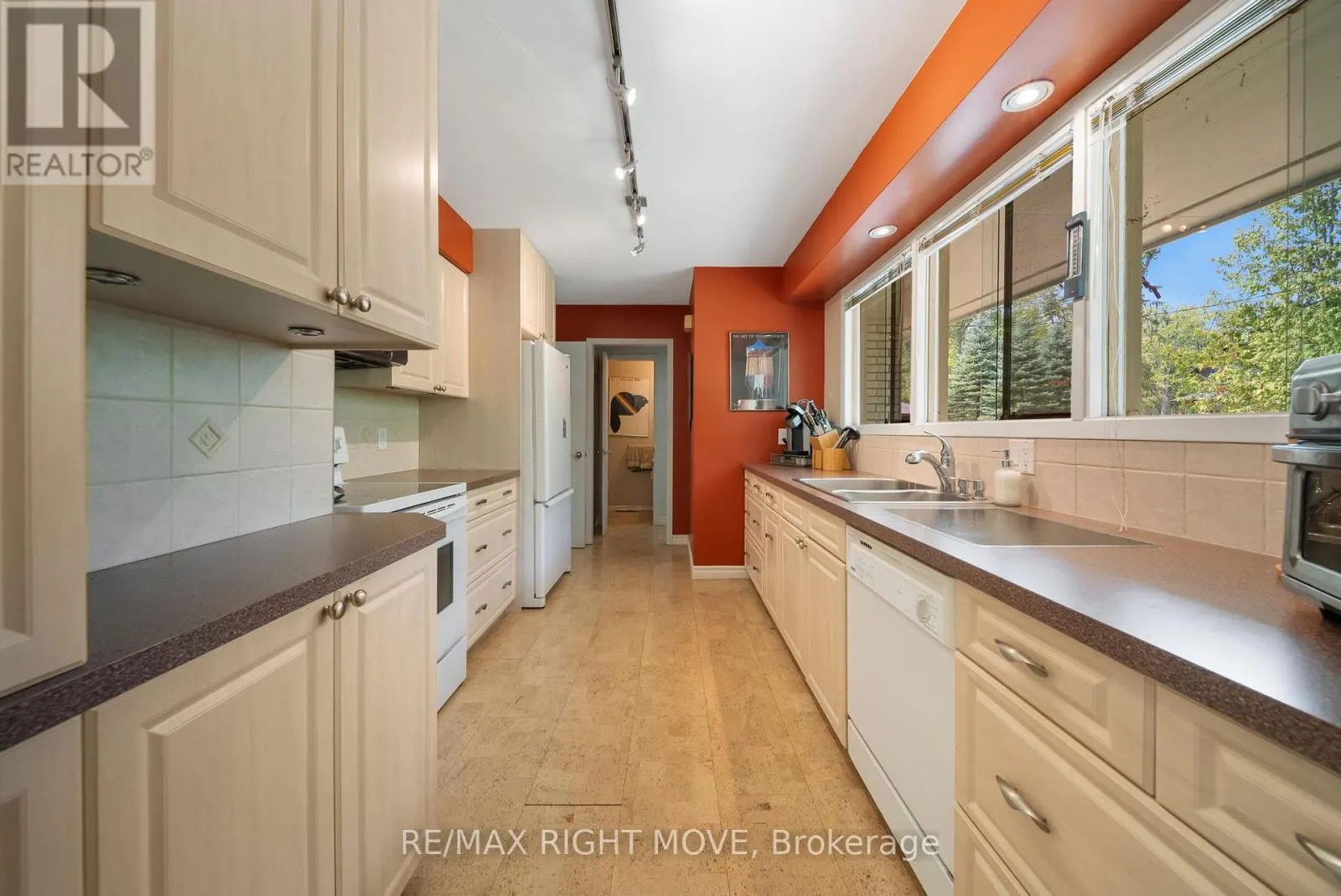 2551 AMIGO DRIVE