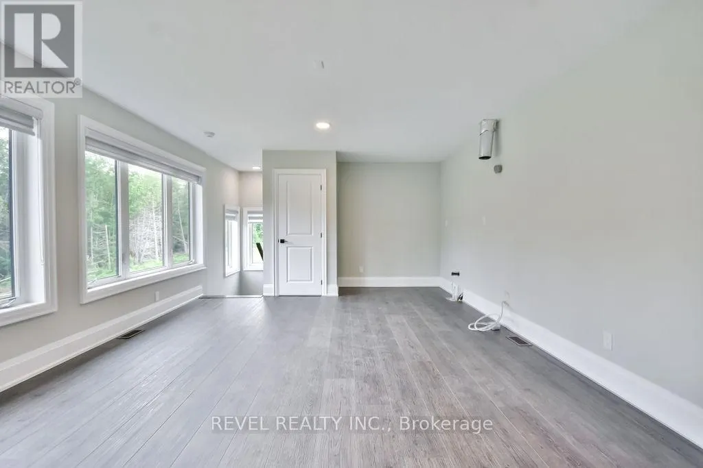 4 CLYDESDALE COURT