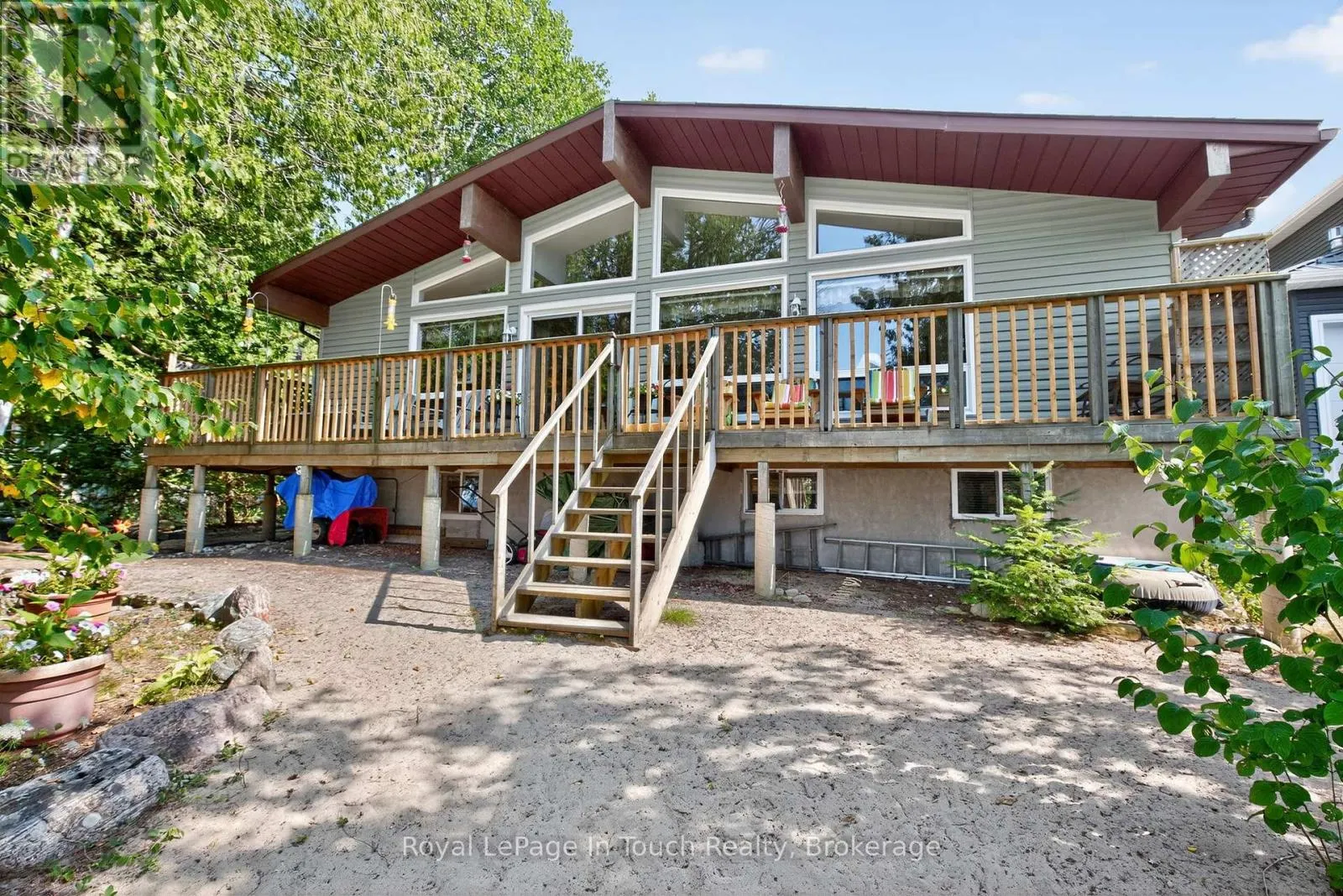 2519 CHAMPLAIN ROAD