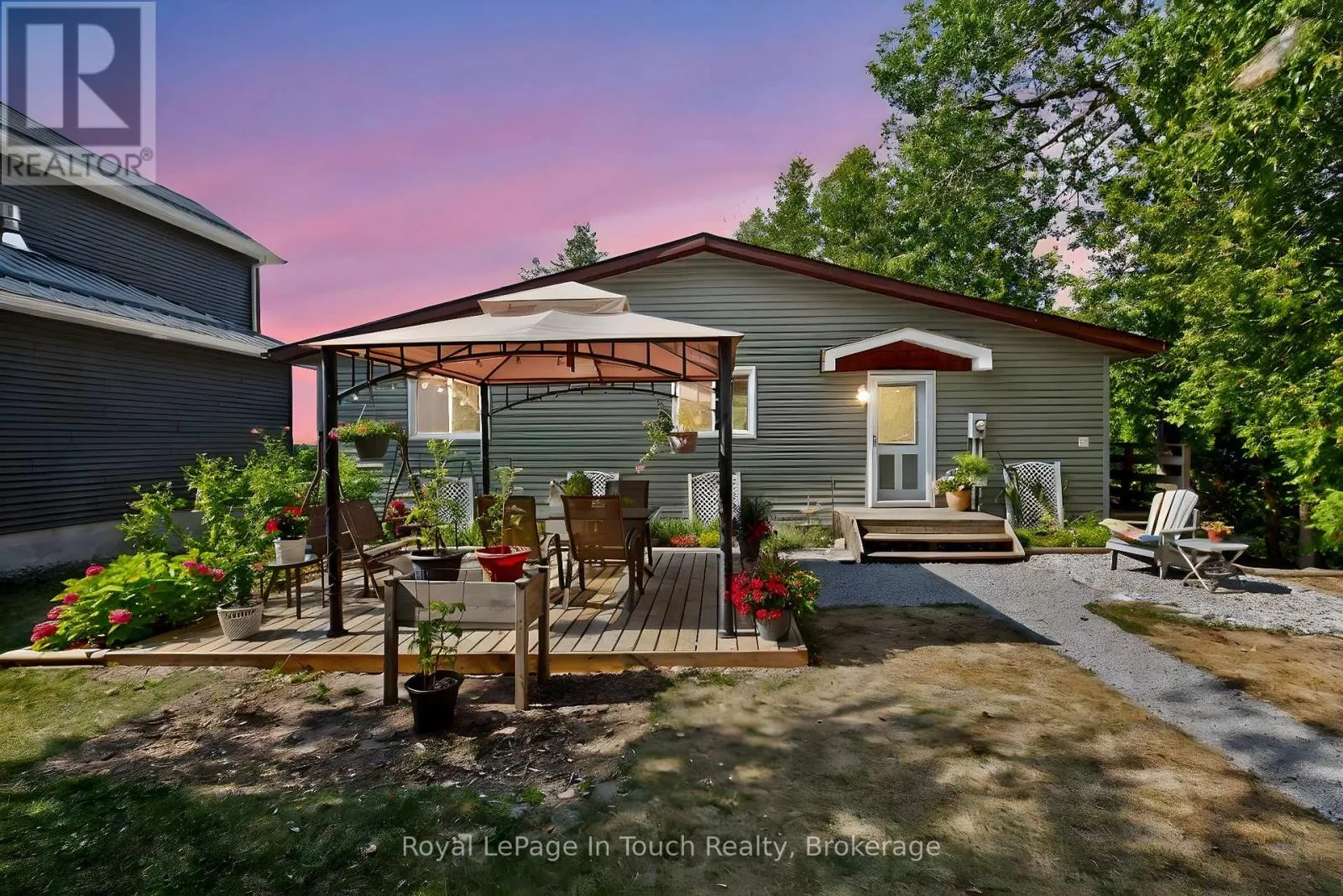 2519 CHAMPLAIN ROAD