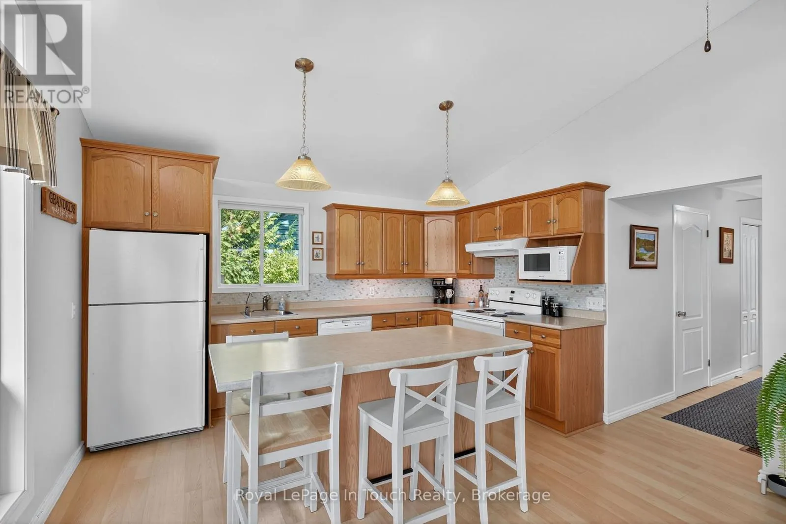 2519 CHAMPLAIN ROAD