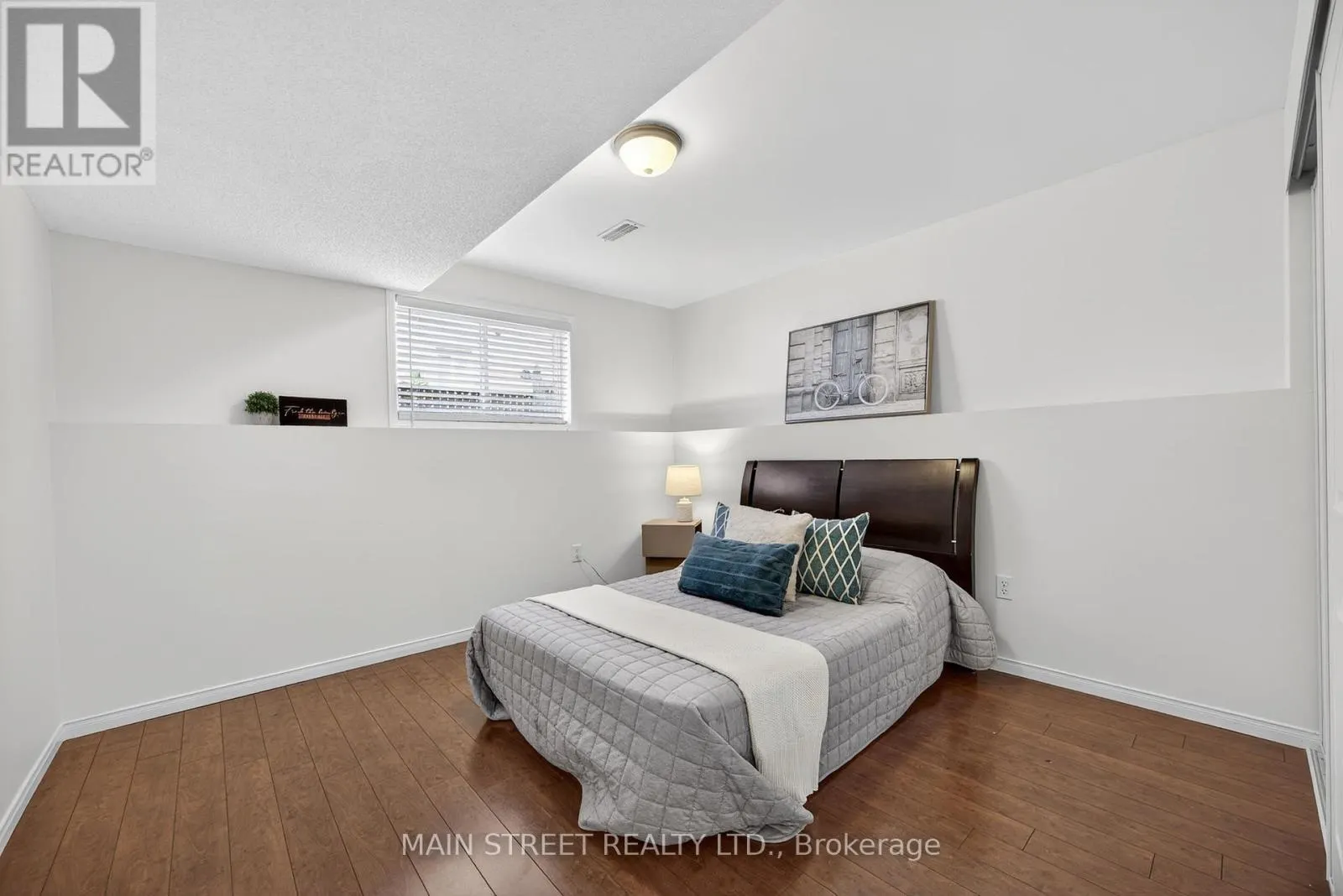 94 SILVER MAPLE CRESCENT