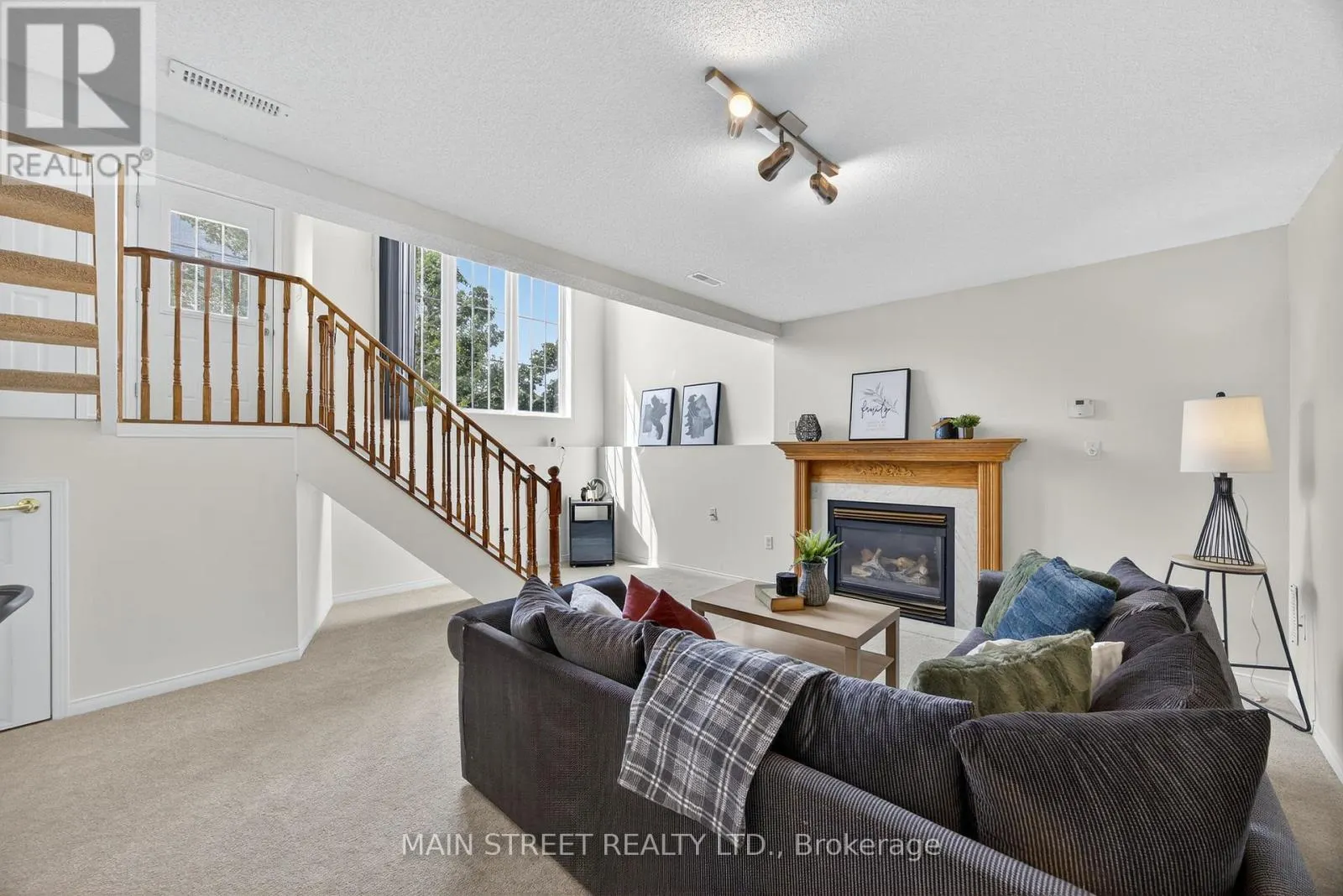 94 SILVER MAPLE CRESCENT