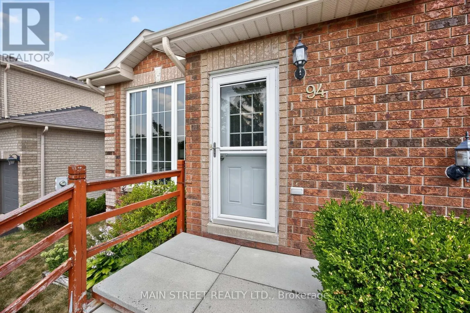 94 SILVER MAPLE CRESCENT