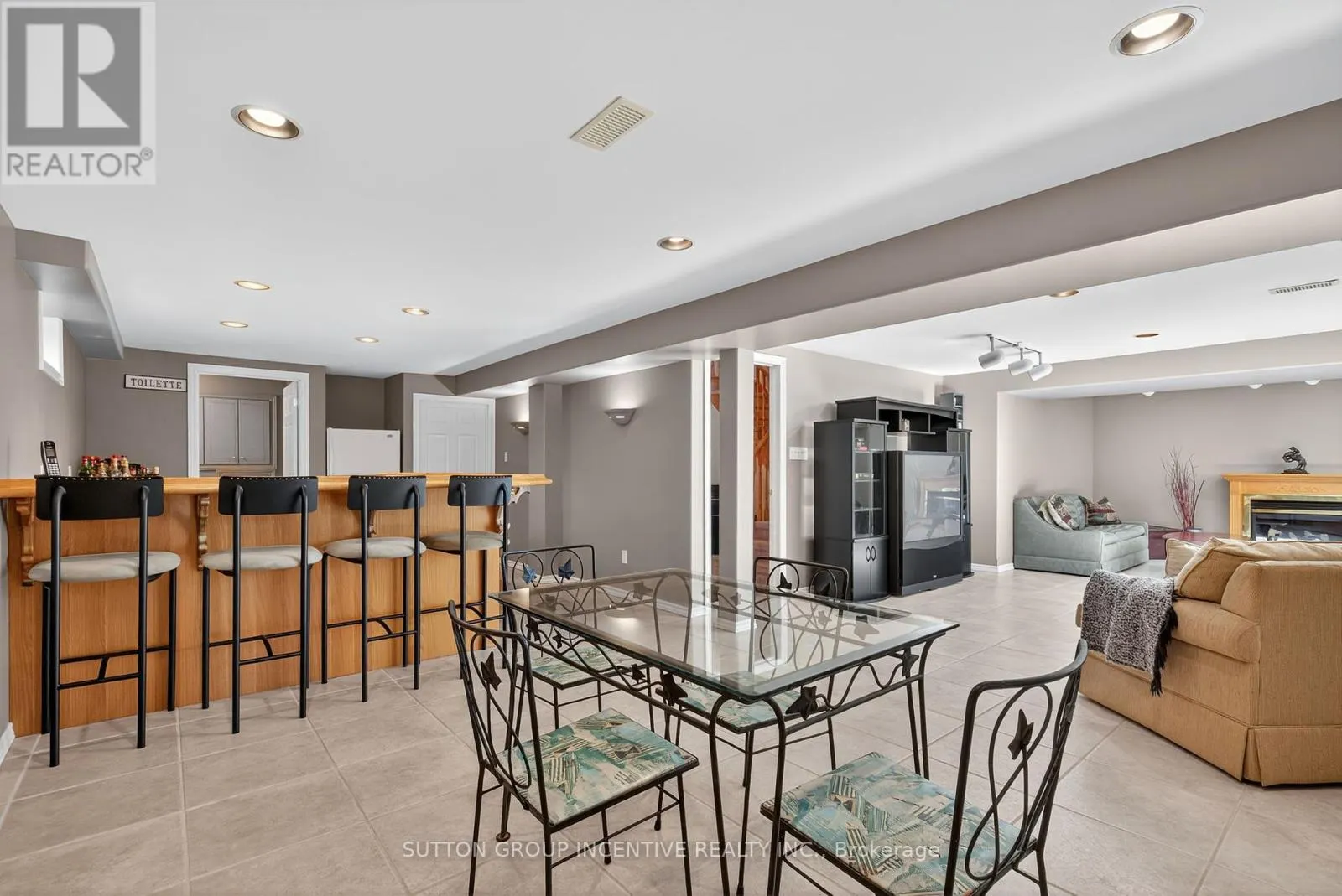 25 BRUNTON CRESCENT