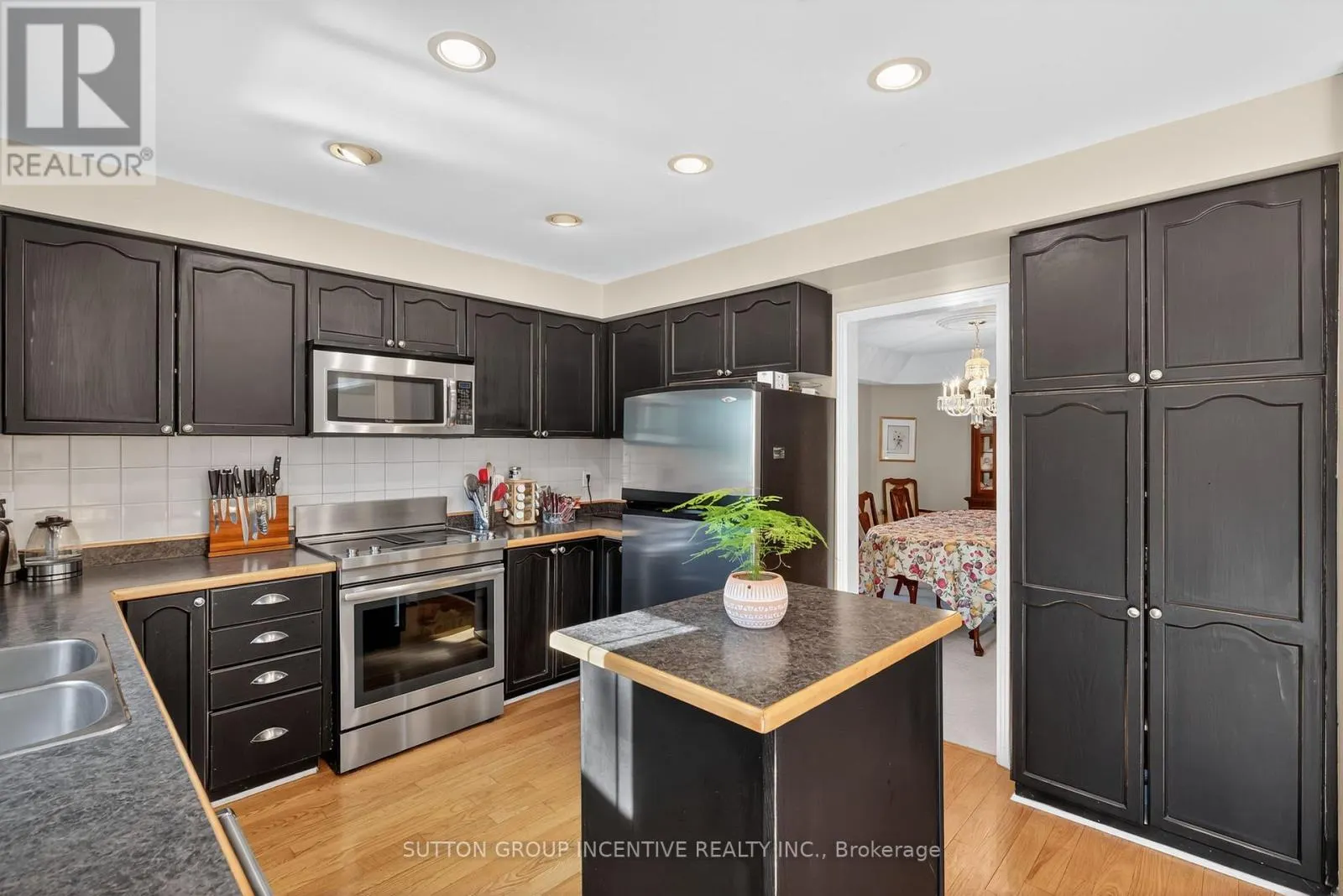 25 BRUNTON CRESCENT