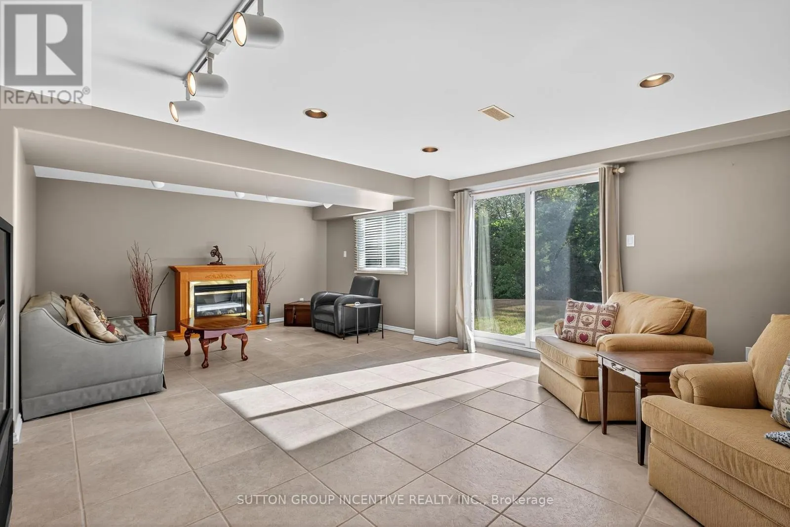 25 BRUNTON CRESCENT