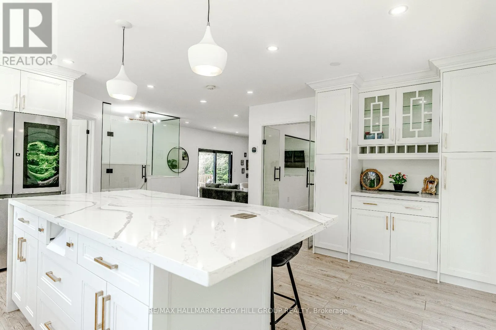 20 HILLVIEW CRESCENT