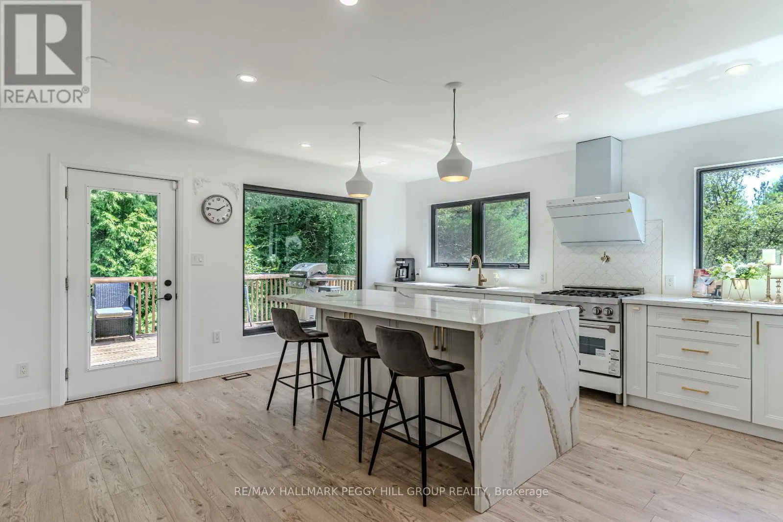 20 HILLVIEW CRESCENT