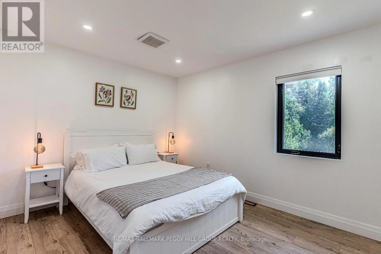 20 HILLVIEW CRESCENT