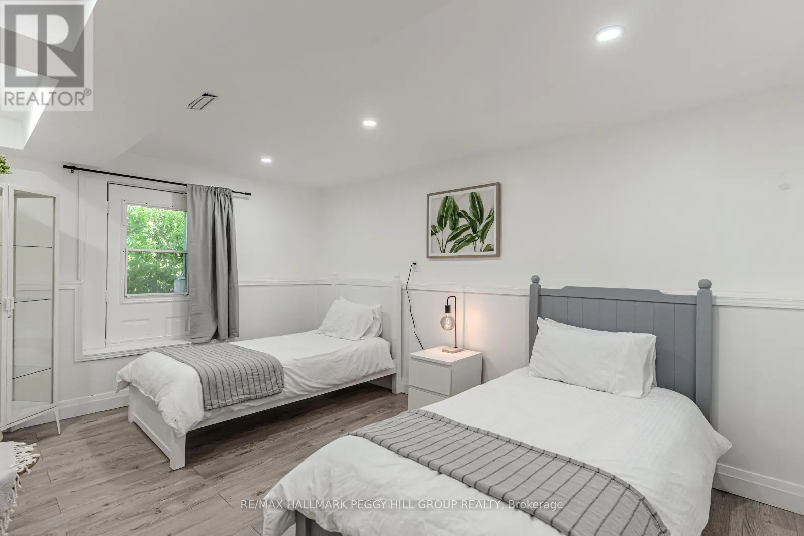 20 HILLVIEW CRESCENT