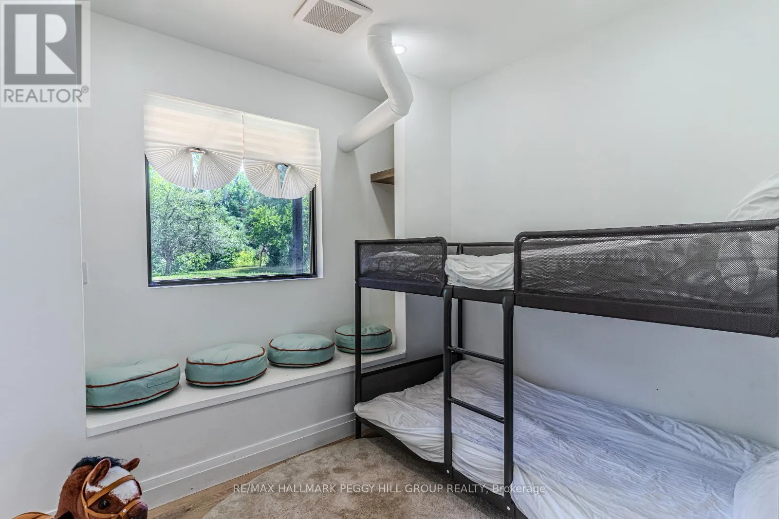 20 HILLVIEW CRESCENT