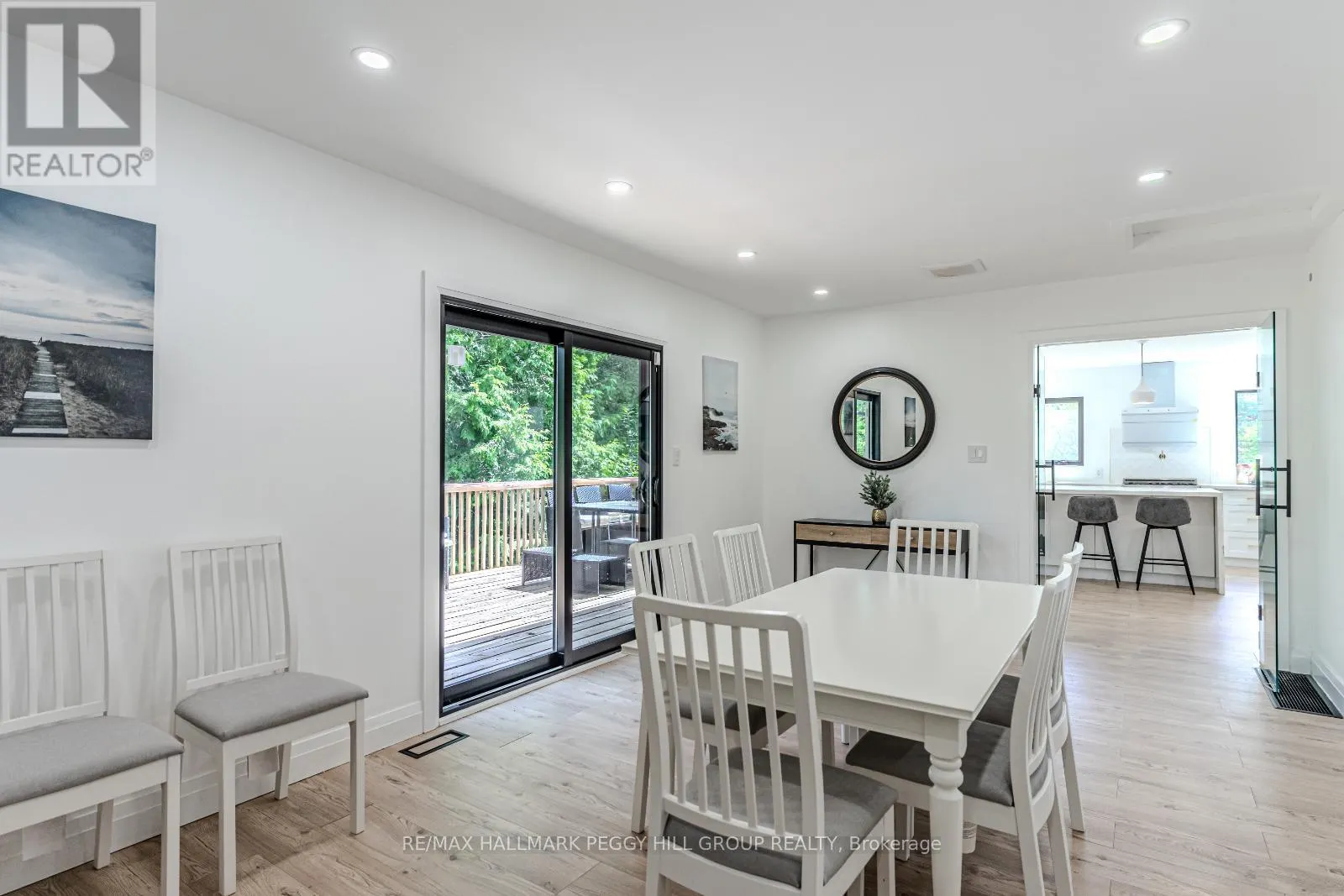 20 HILLVIEW CRESCENT