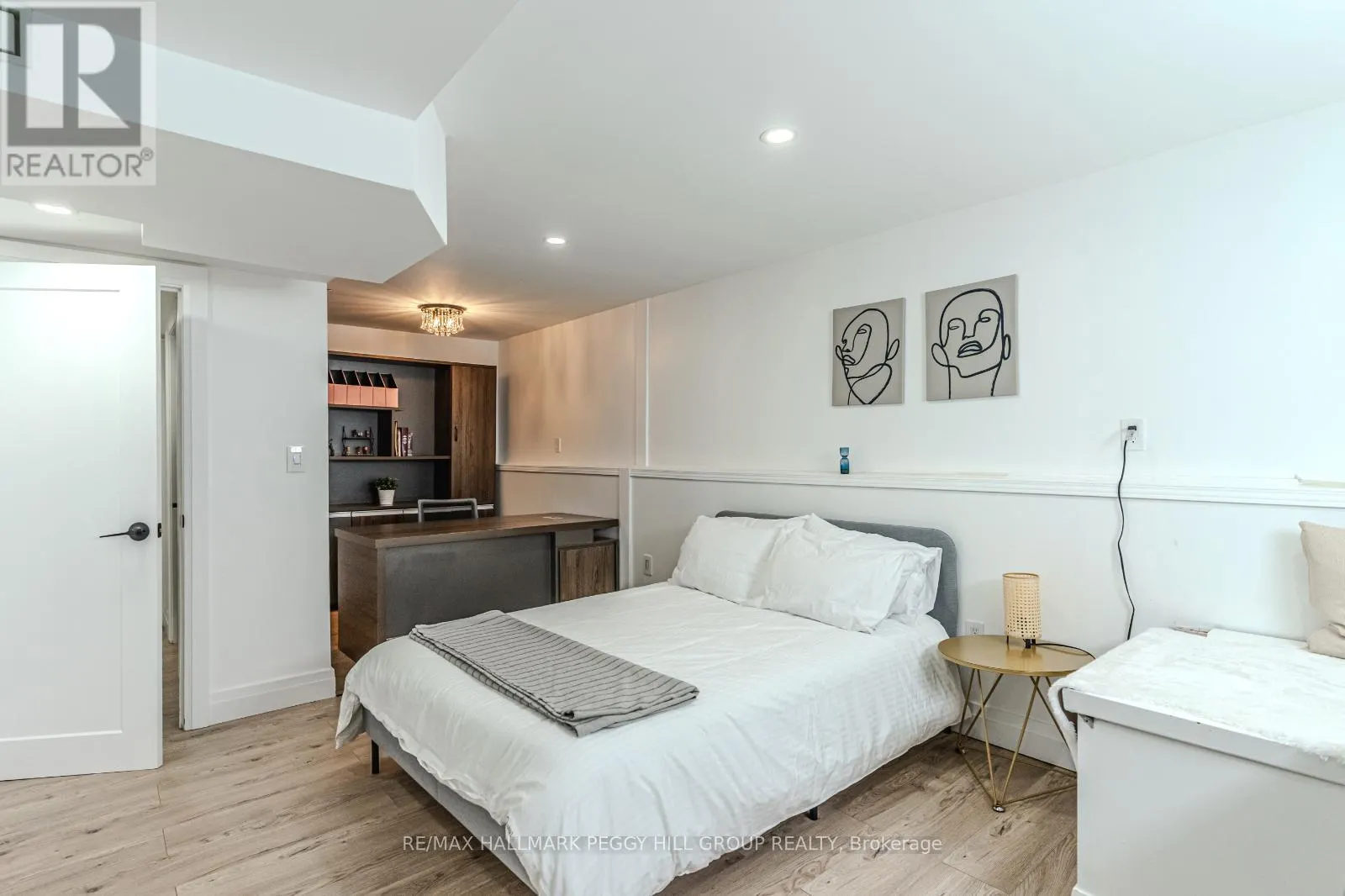 20 HILLVIEW CRESCENT