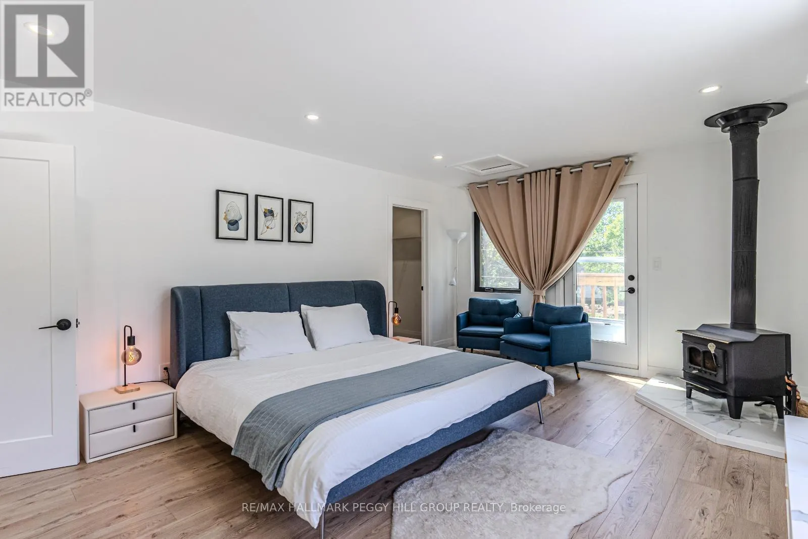 20 HILLVIEW CRESCENT