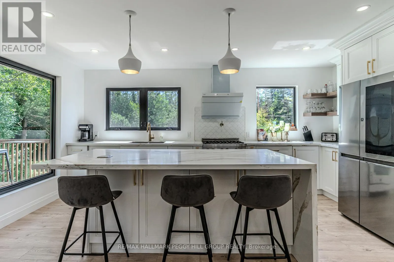 20 HILLVIEW CRESCENT