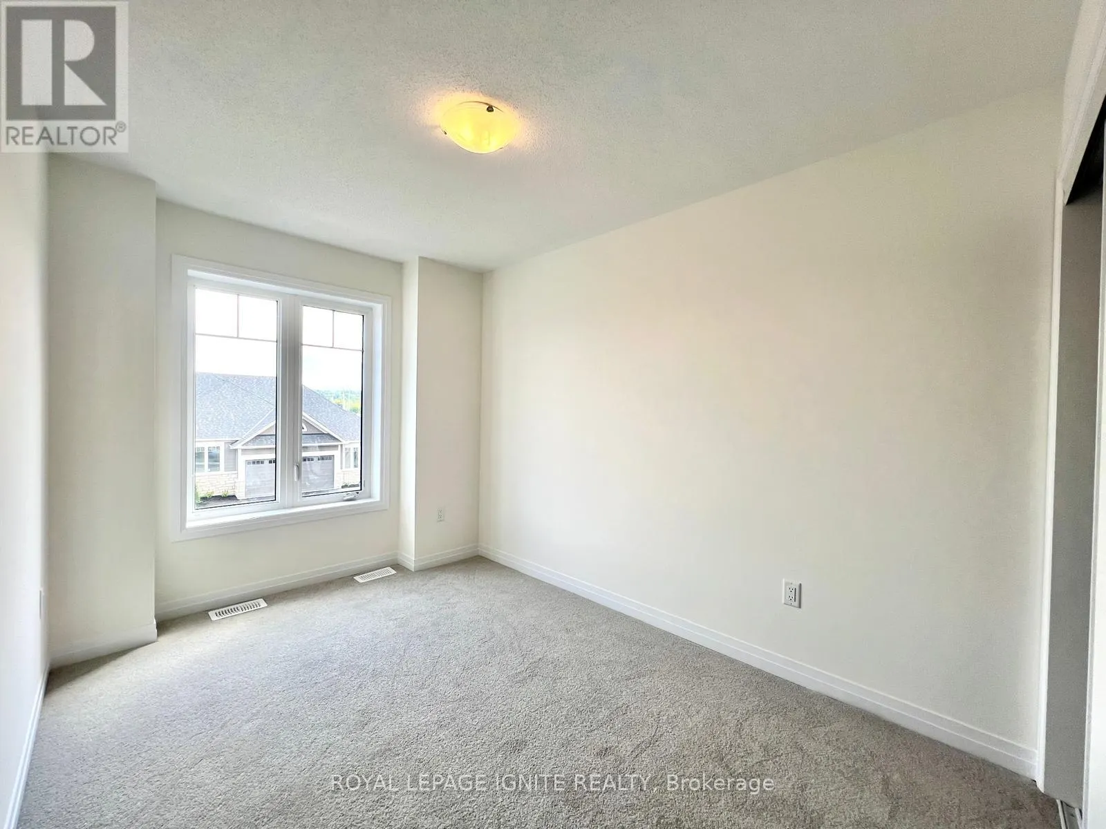 562 HUDSON CRESCENT