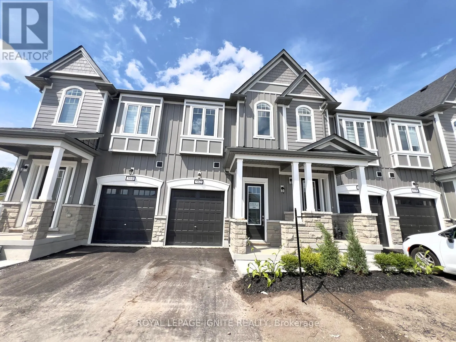 562 HUDSON CRESCENT