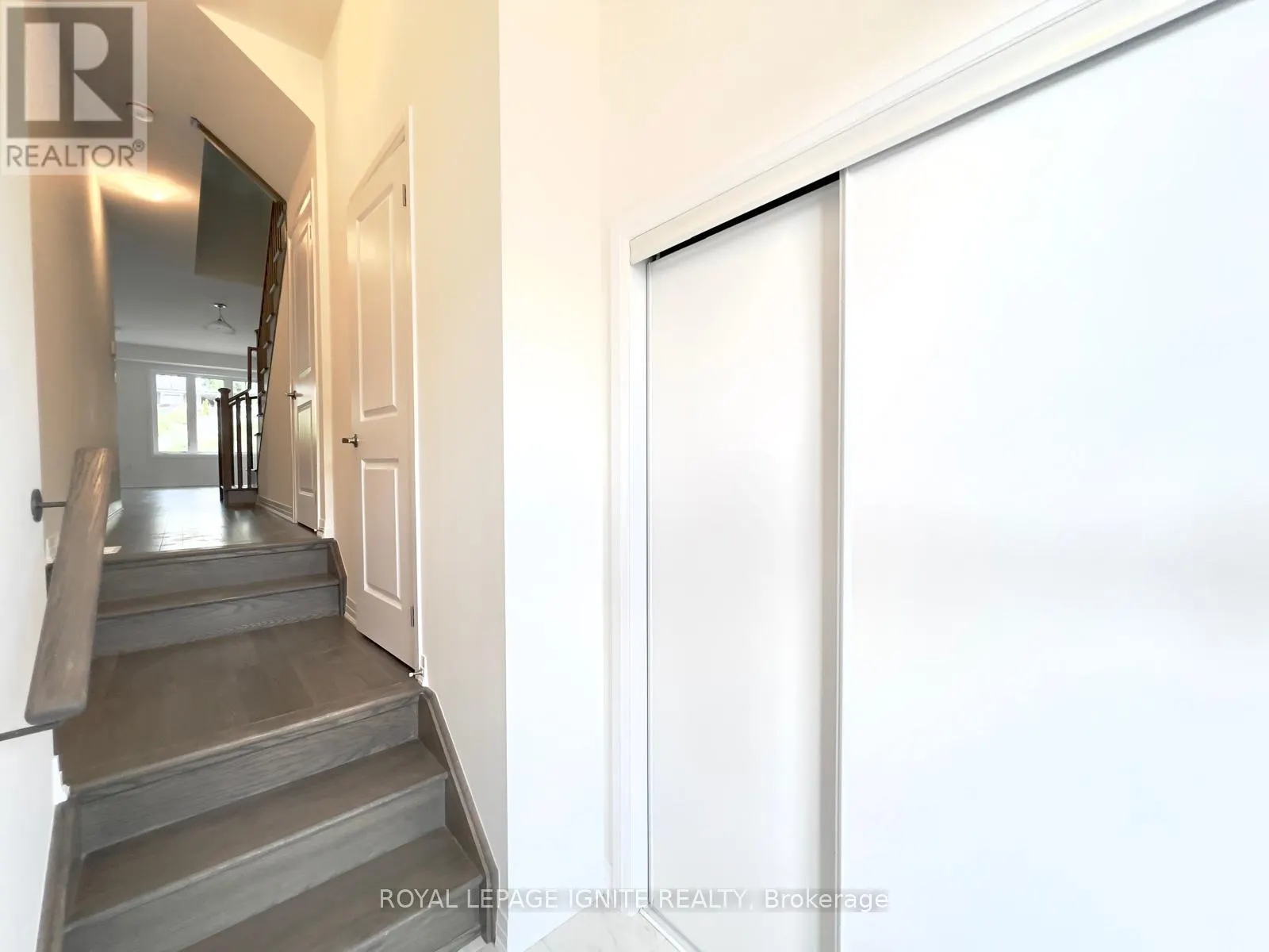 562 HUDSON CRESCENT