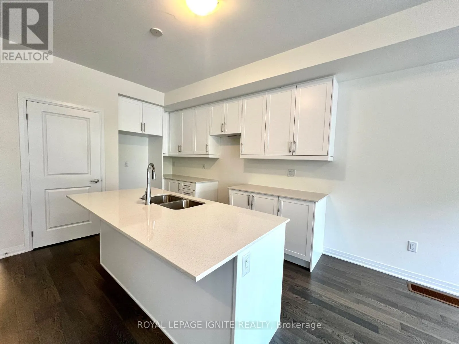 562 HUDSON CRESCENT