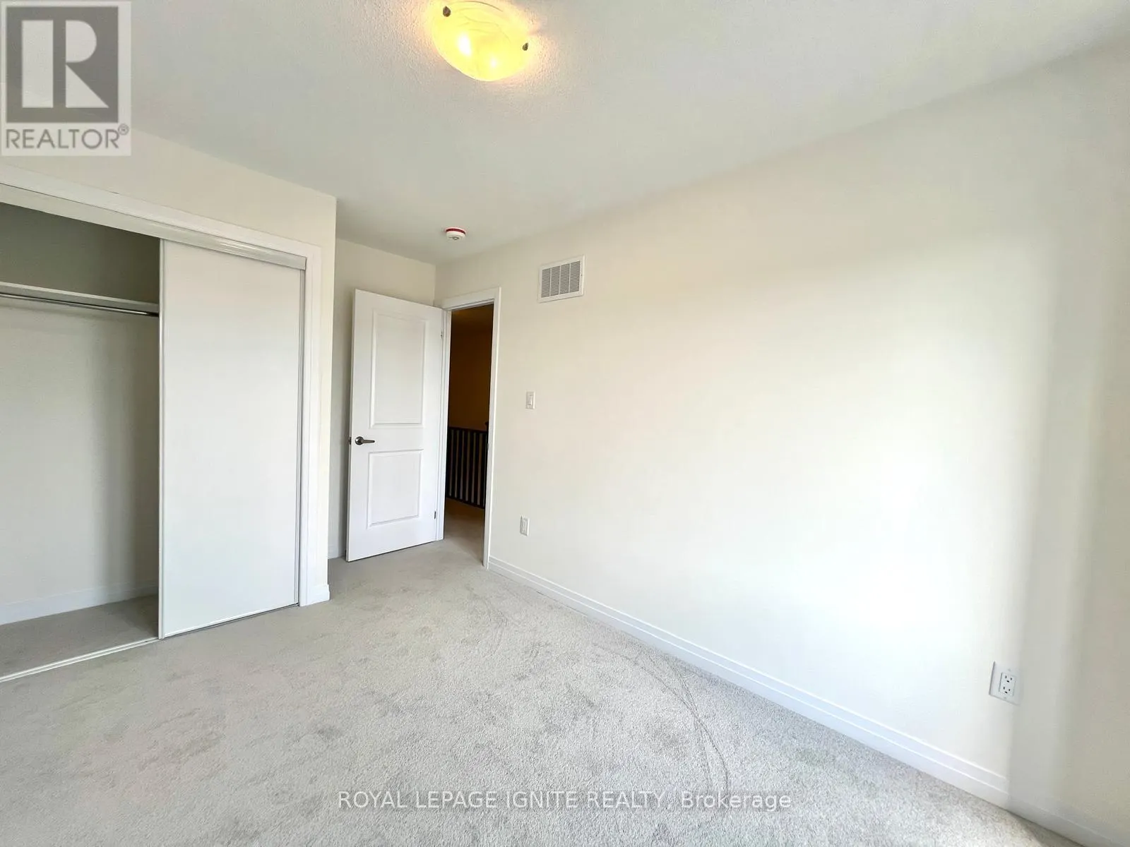 562 HUDSON CRESCENT