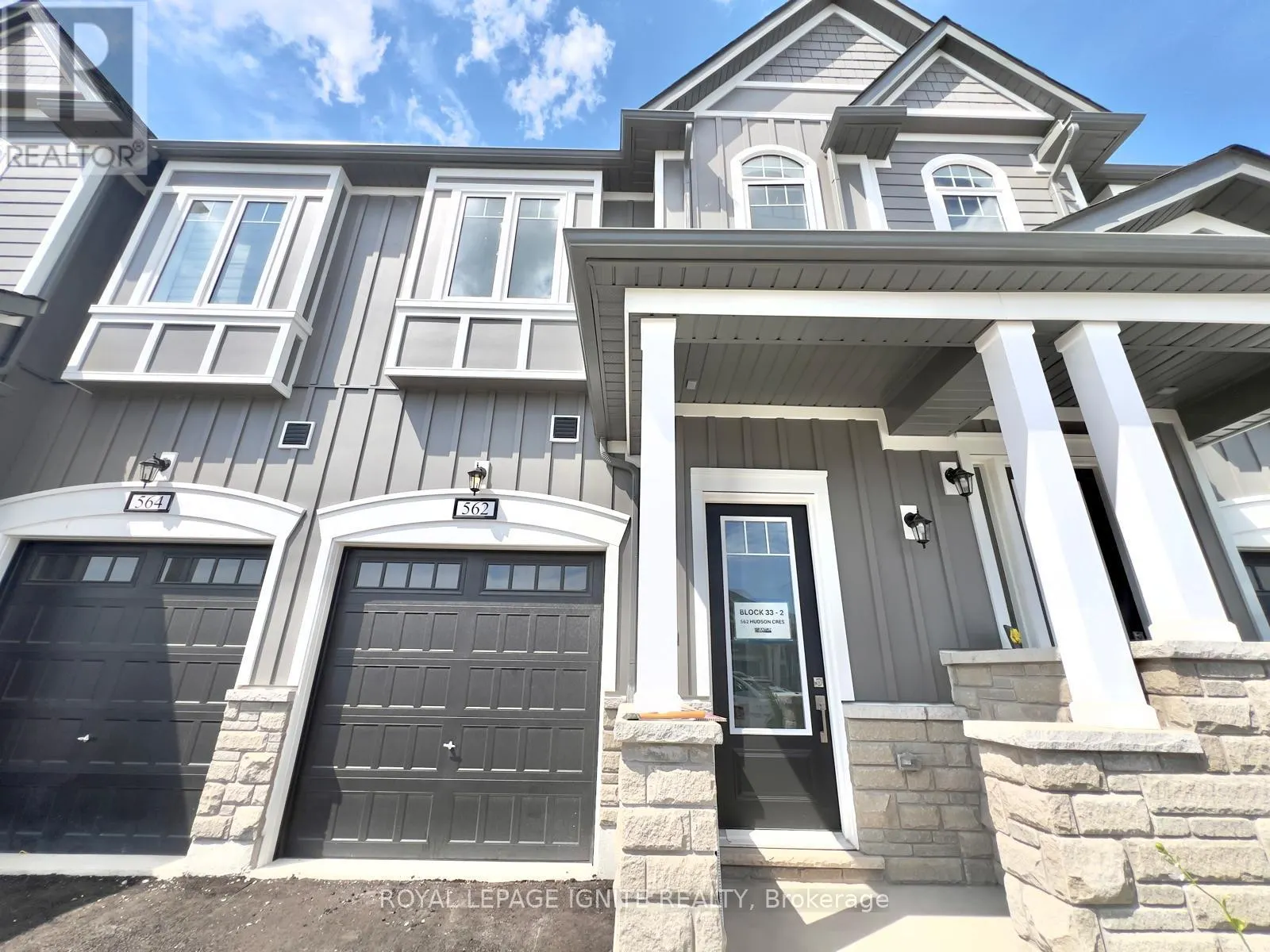 562 HUDSON CRESCENT