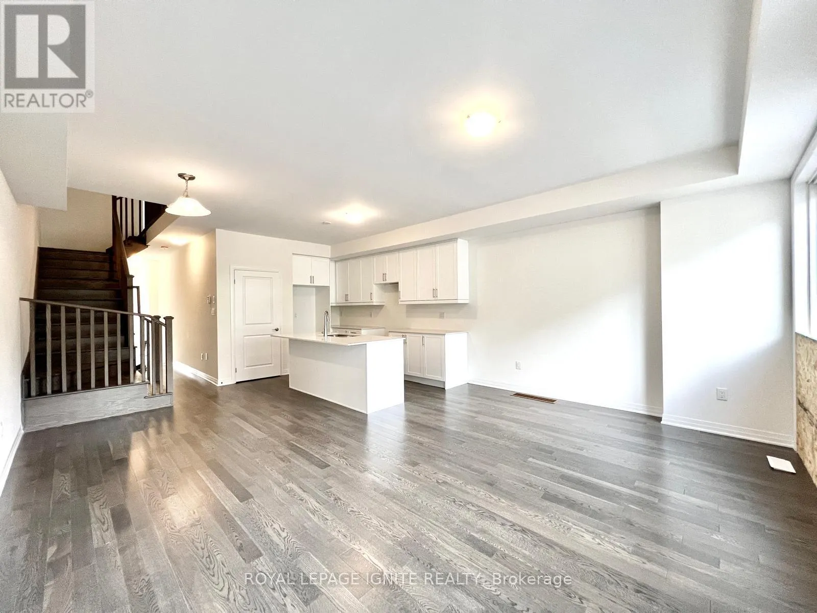562 HUDSON CRESCENT