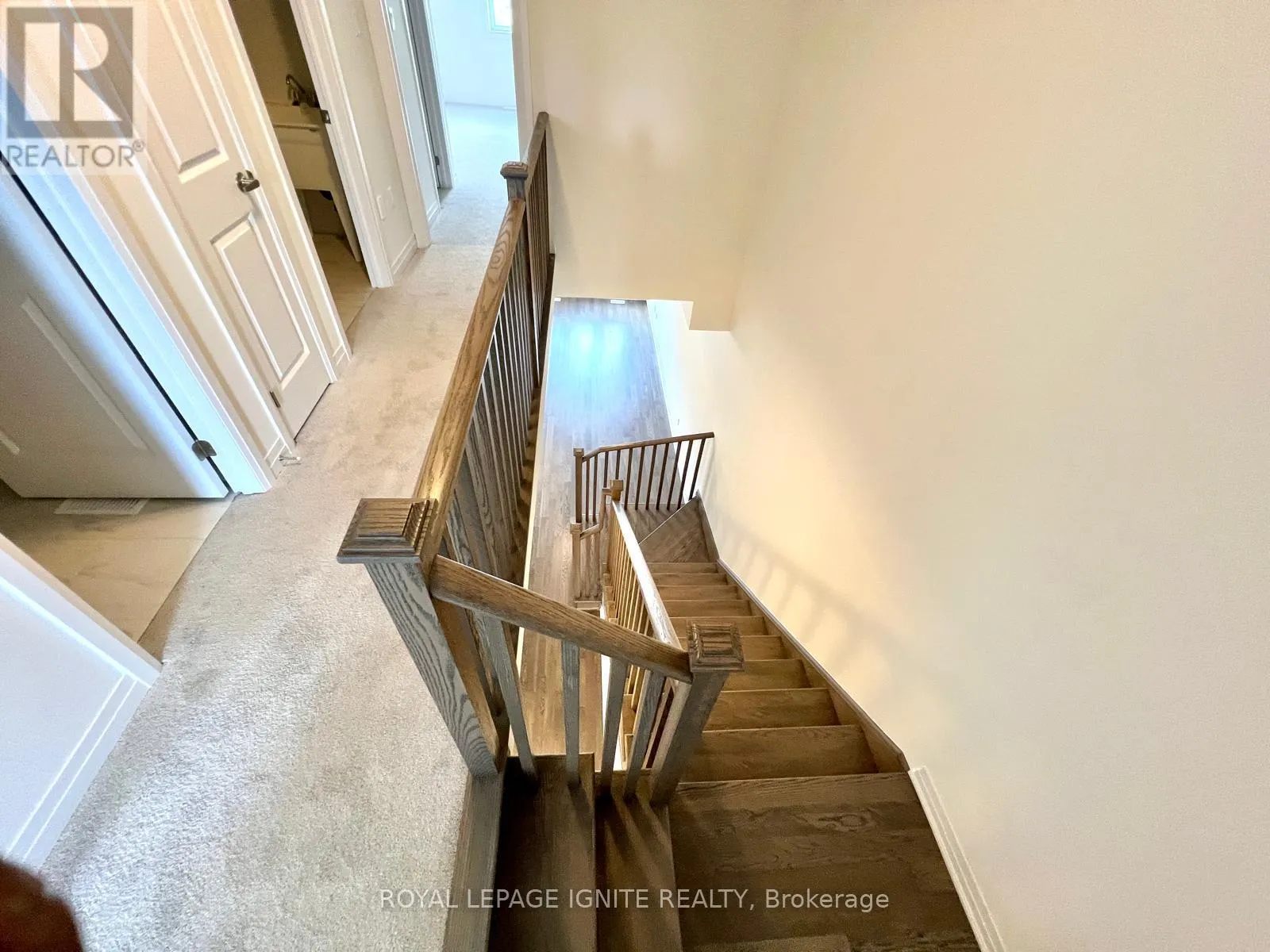 562 HUDSON CRESCENT