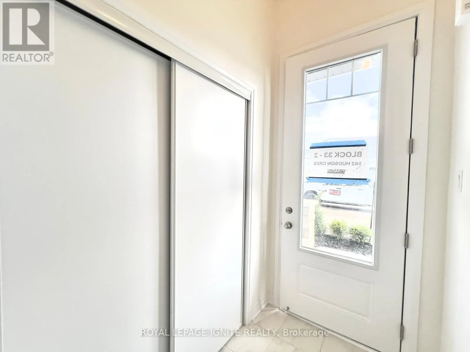562 HUDSON CRESCENT