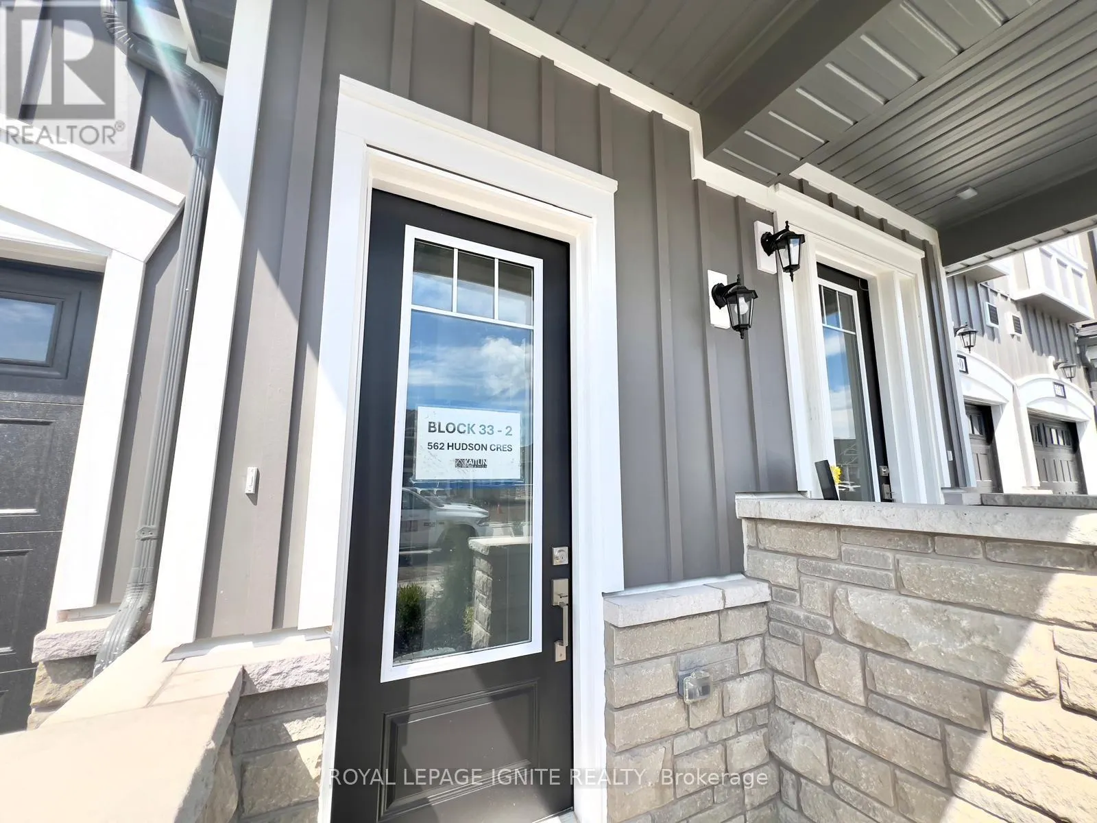 562 HUDSON CRESCENT