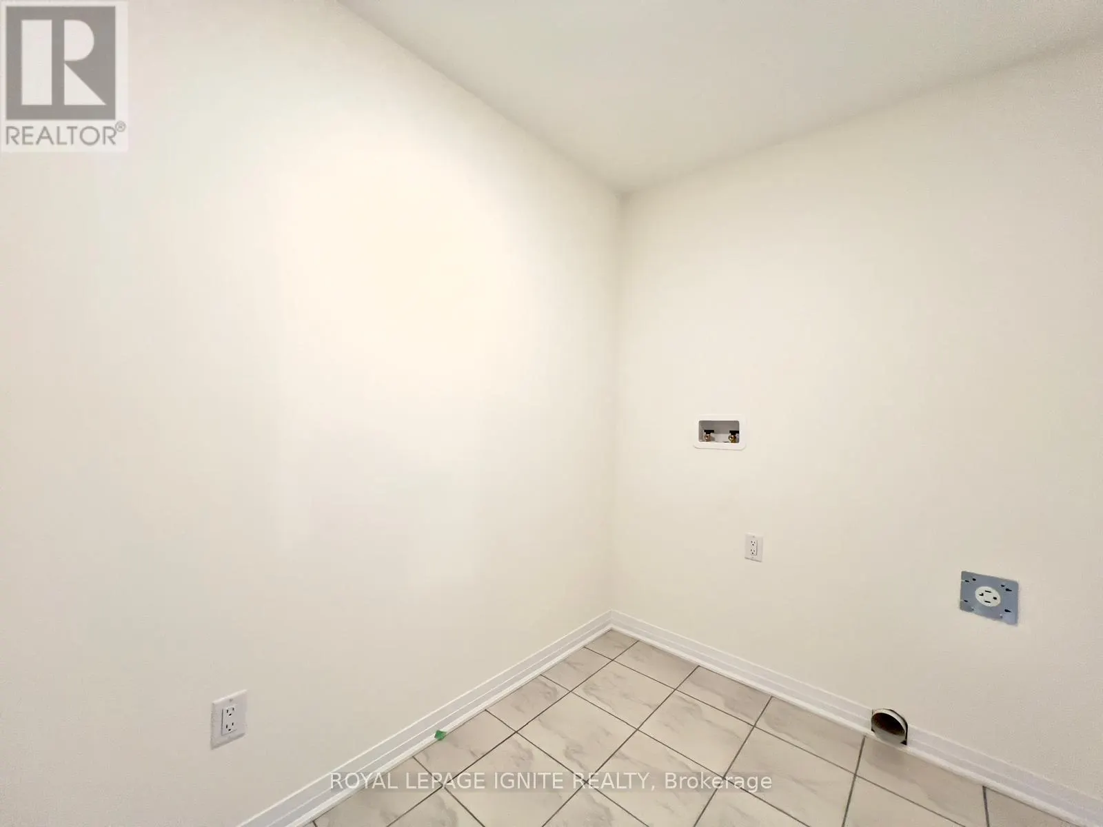 520 HUDSON CRESCENT
