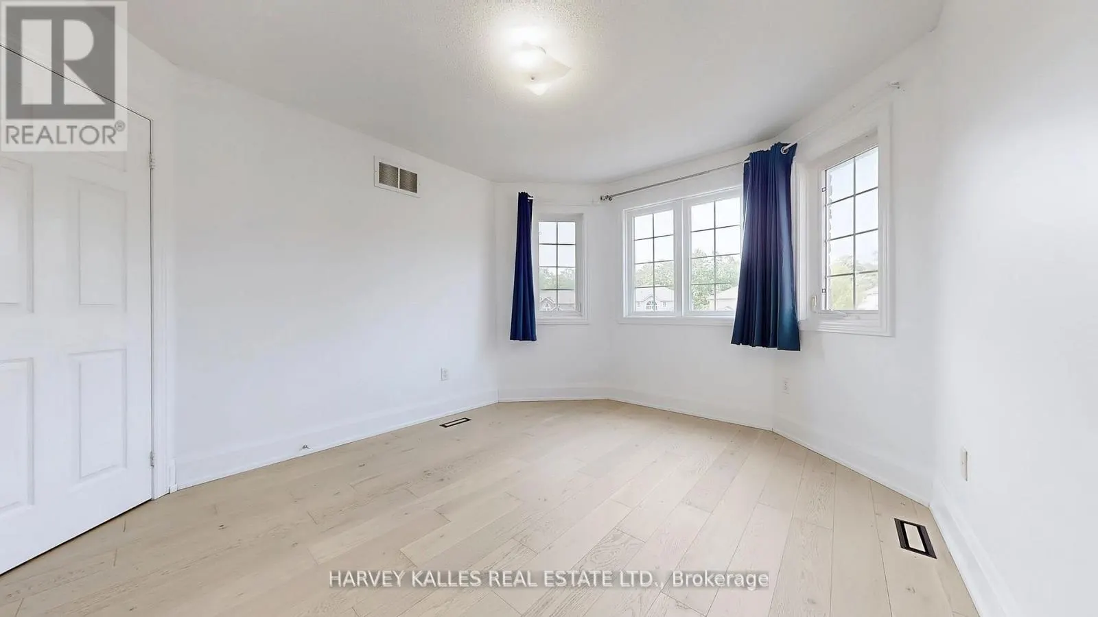 13 OAKSIDE COURT