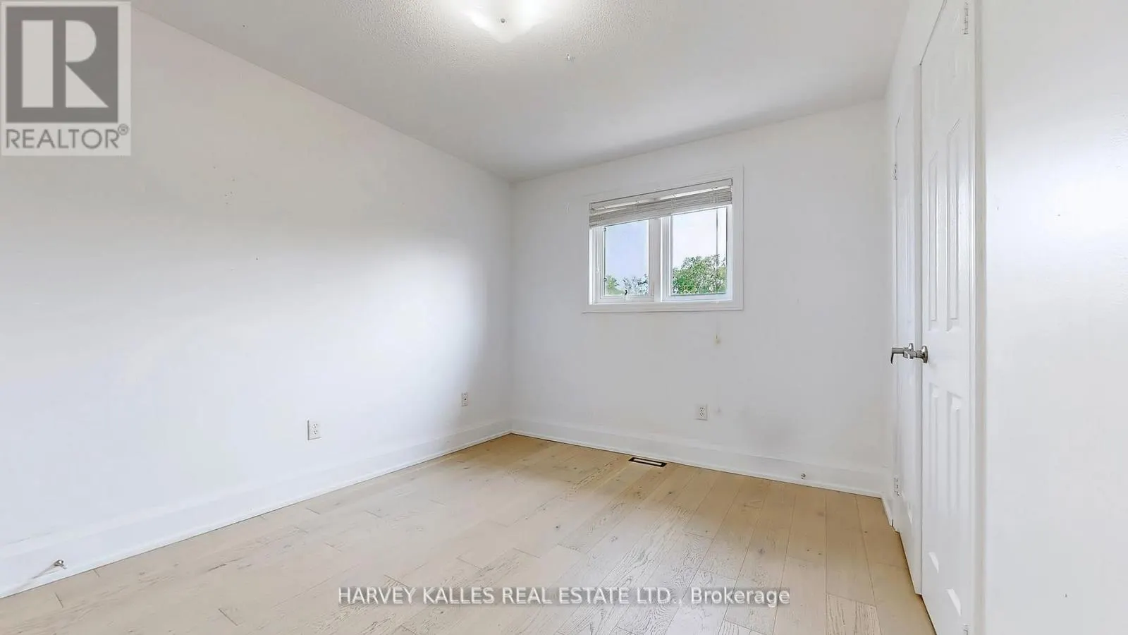 13 OAKSIDE COURT