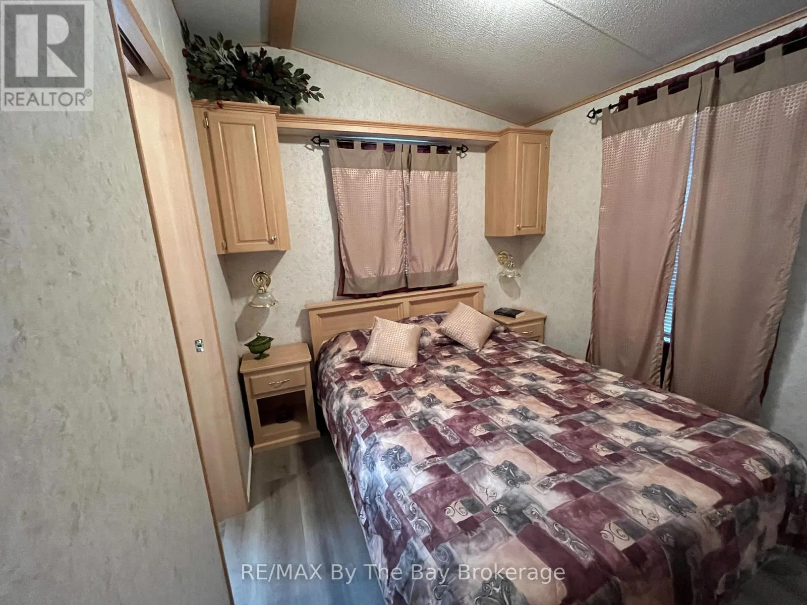 247 - 85 THEME PARK DRIVE, #247
