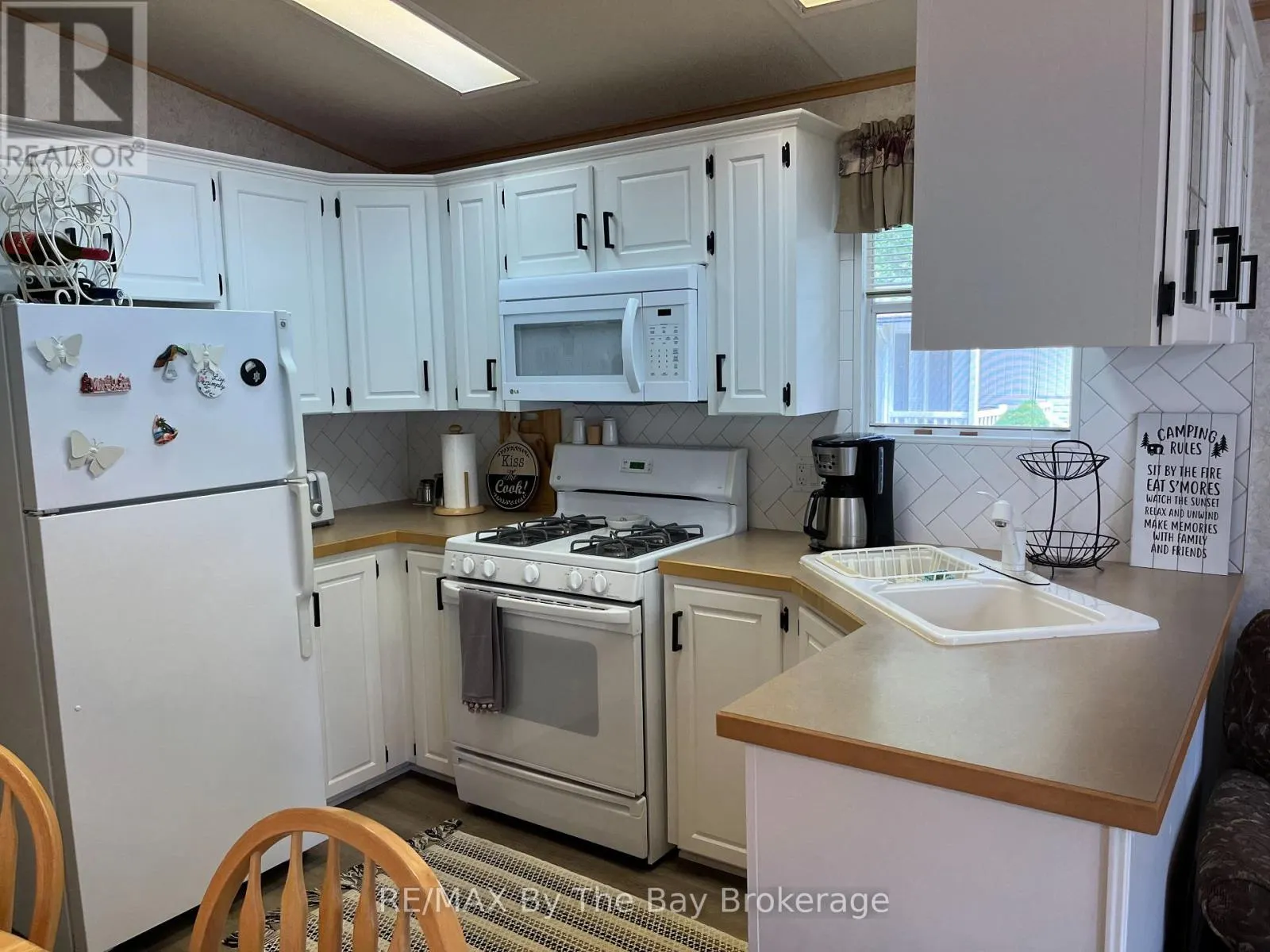 247 - 85 THEME PARK DRIVE, #247