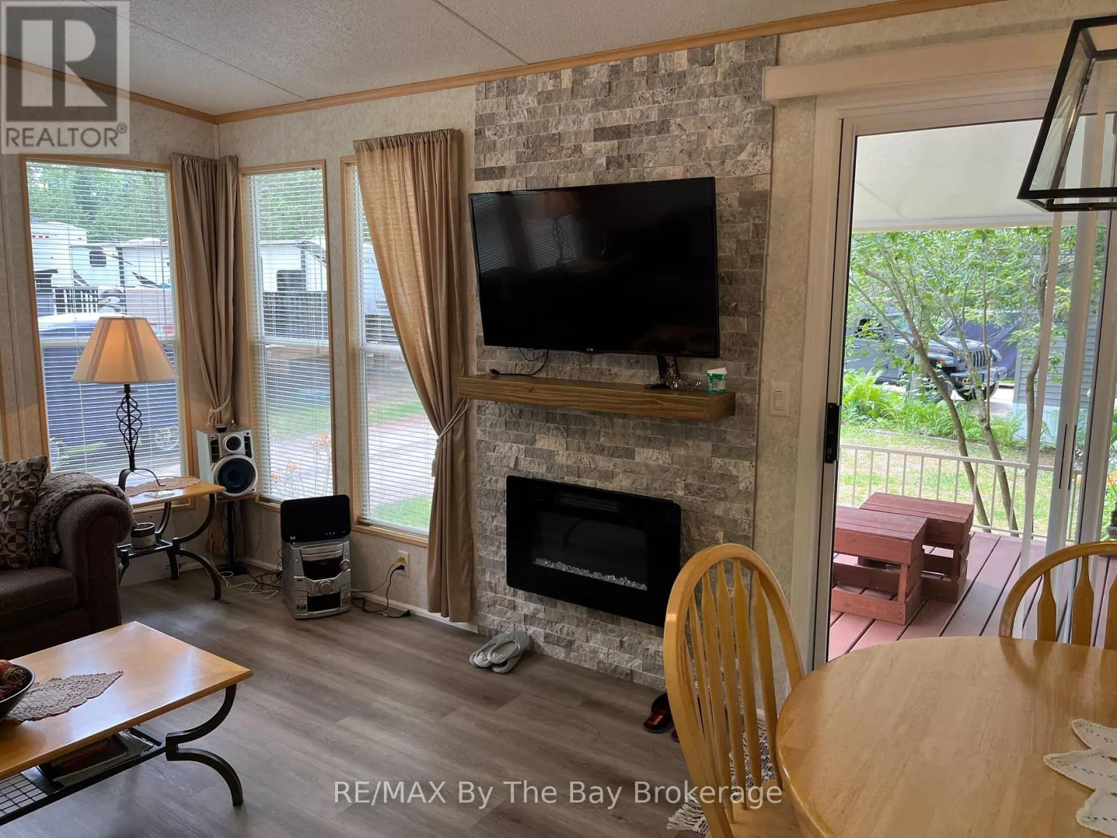 247 - 85 THEME PARK DRIVE, #247