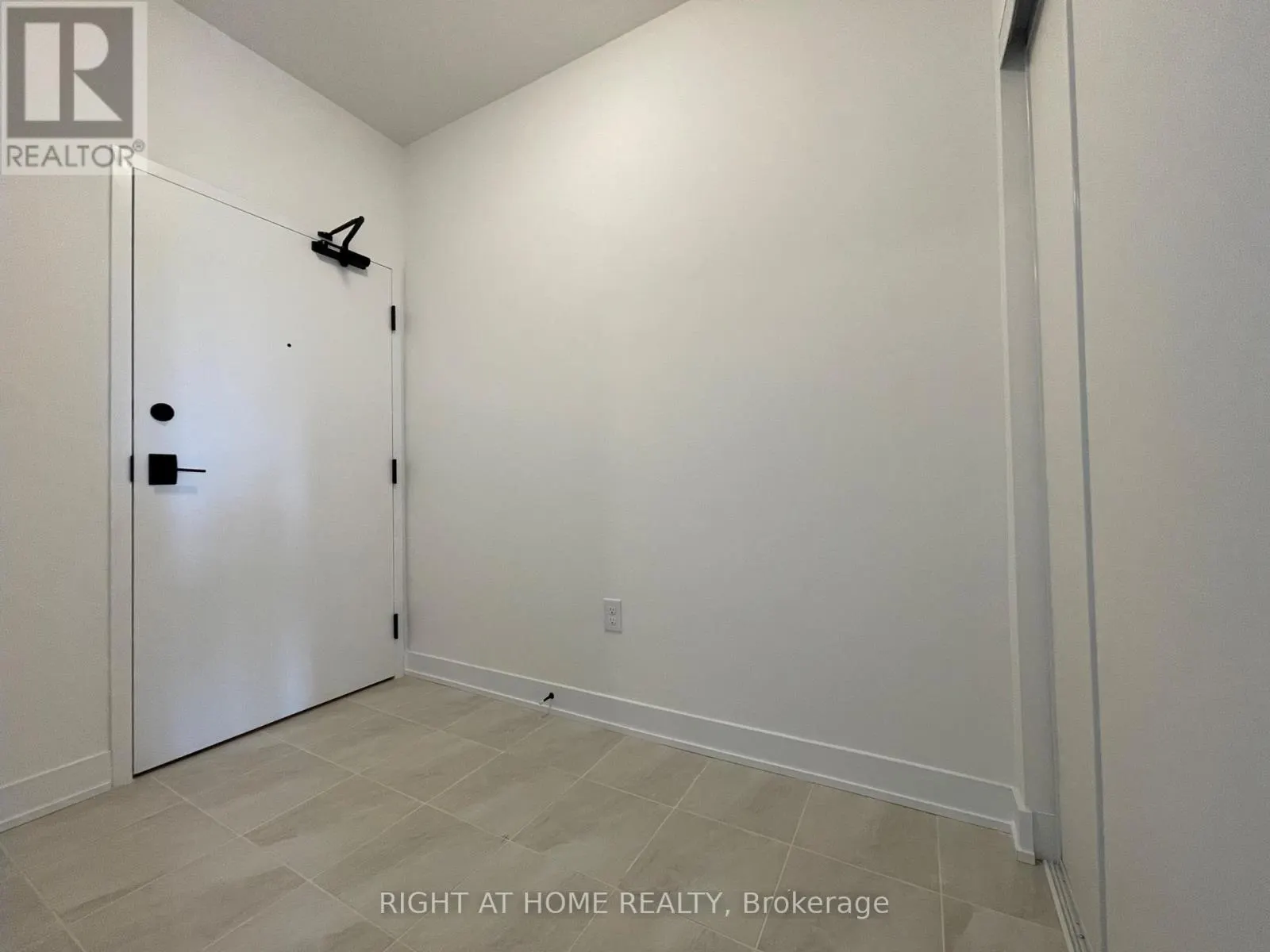 204 - 1 CHEF LANE