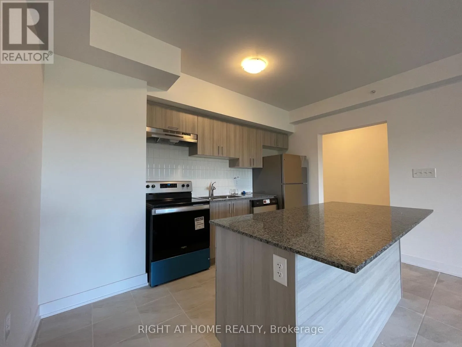 204 - 1 CHEF LANE