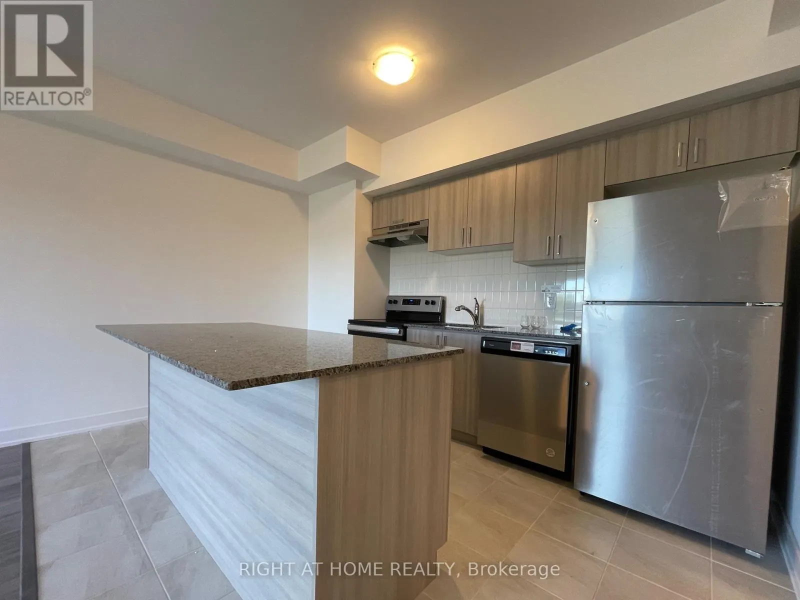 204 - 1 CHEF LANE