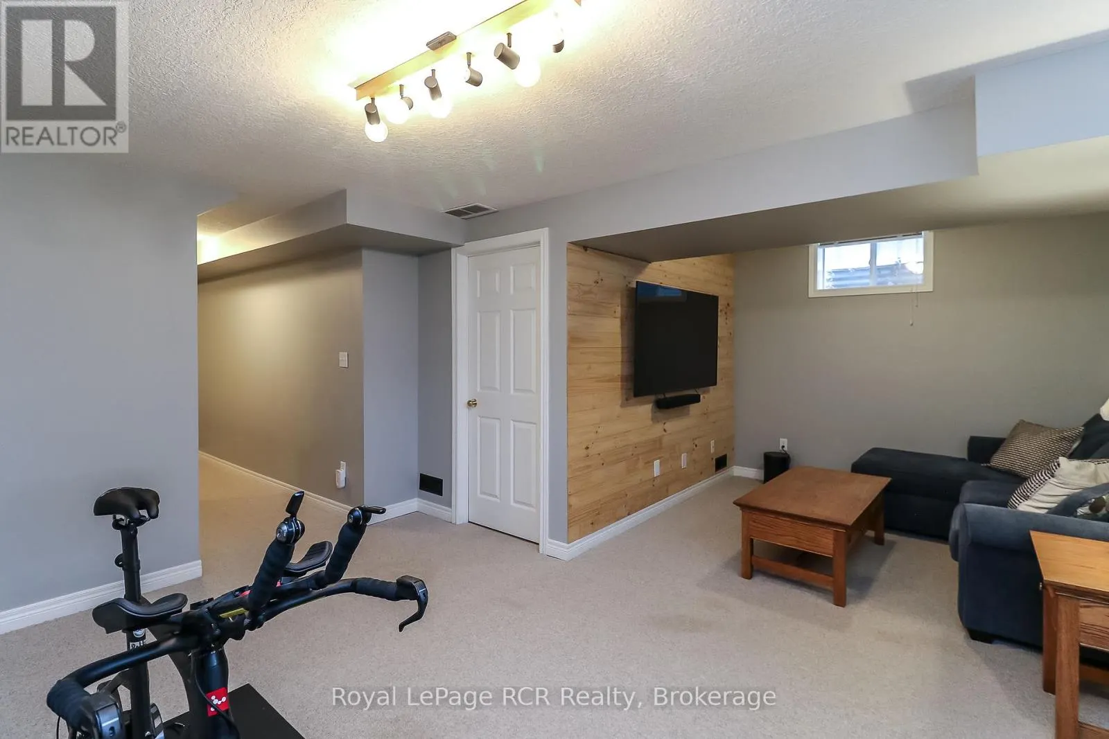 50 HIGHLANDS CRESCENT
